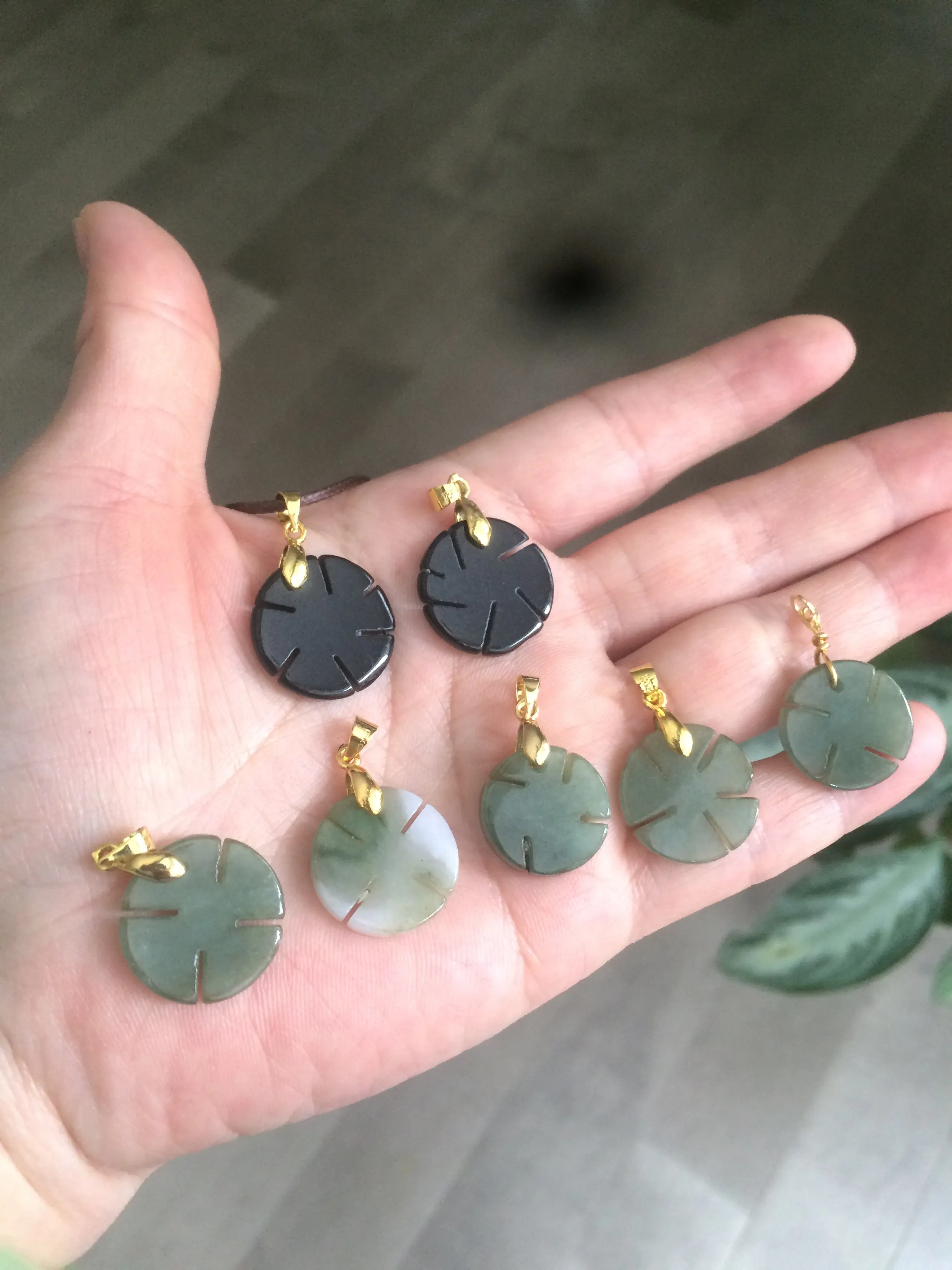 18mm 100% natural type A black/dark green four-leaf/ five leaf/six leaf clover jadeite jade pendants AH46(Clearance item)