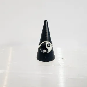 Black and White Peace Sign Ring / Size 9