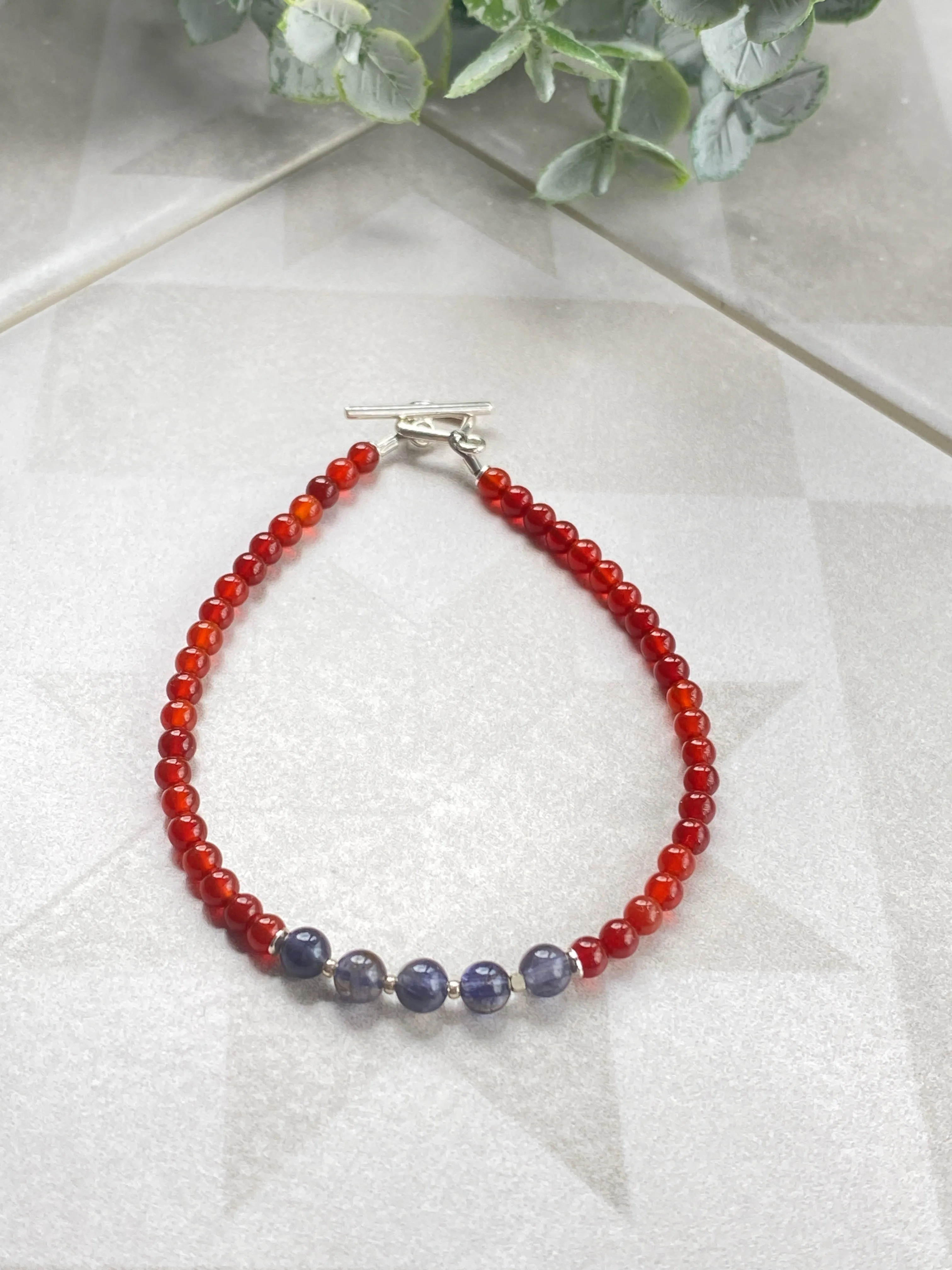 Carnelian and iolite bracelet