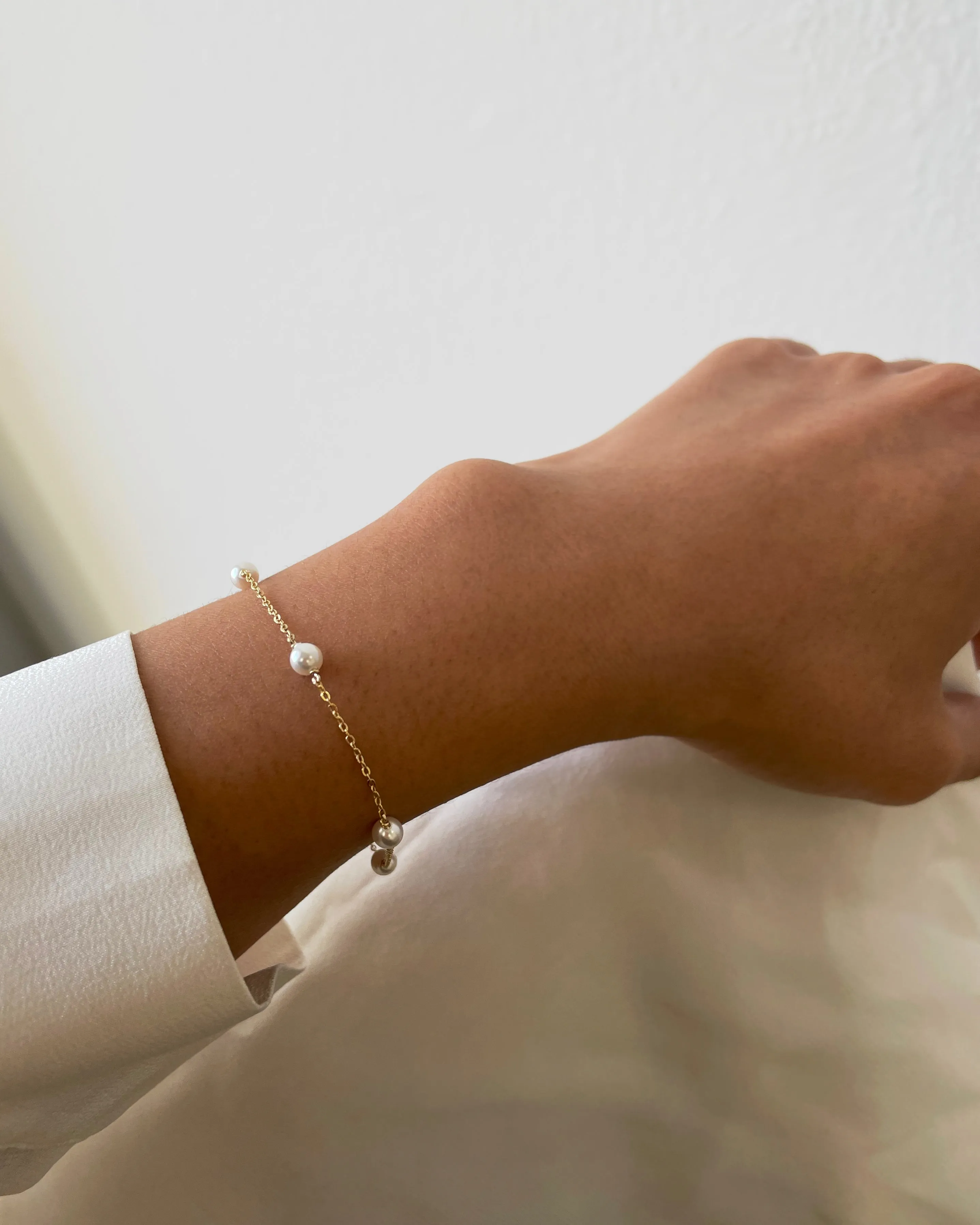 Dainty Pearl Bracelet