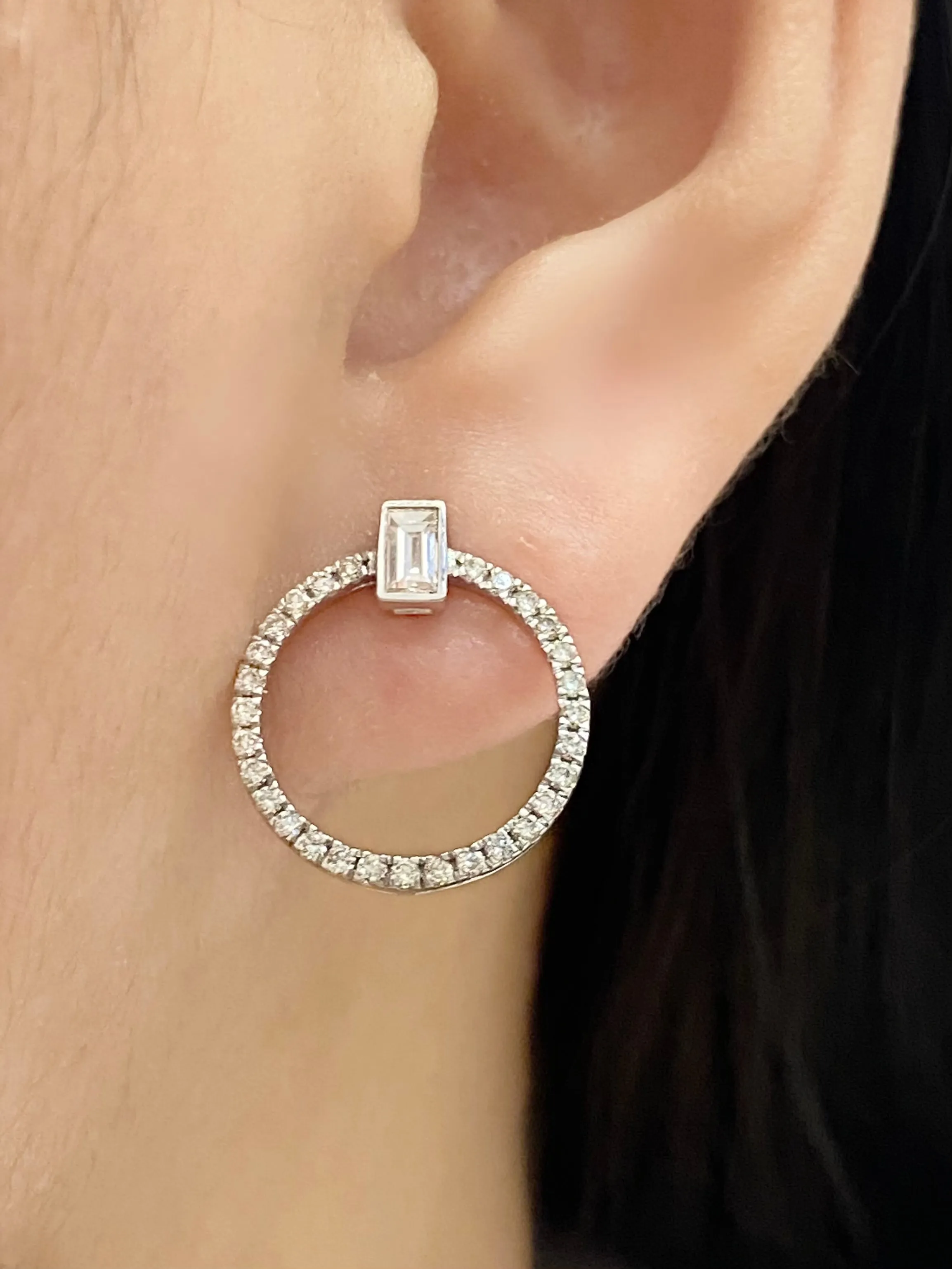 #LVNA2024 | Circle Paved Emerald Diamond Earrings 18kt