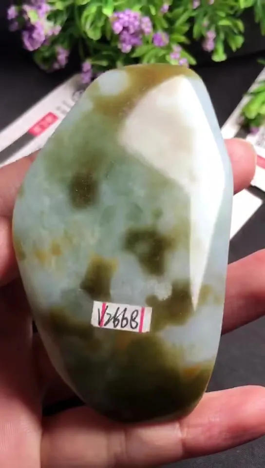 Natural Jade Rough Jadeite Raw (111g,8.4x4.7x1.7cm)-V2668