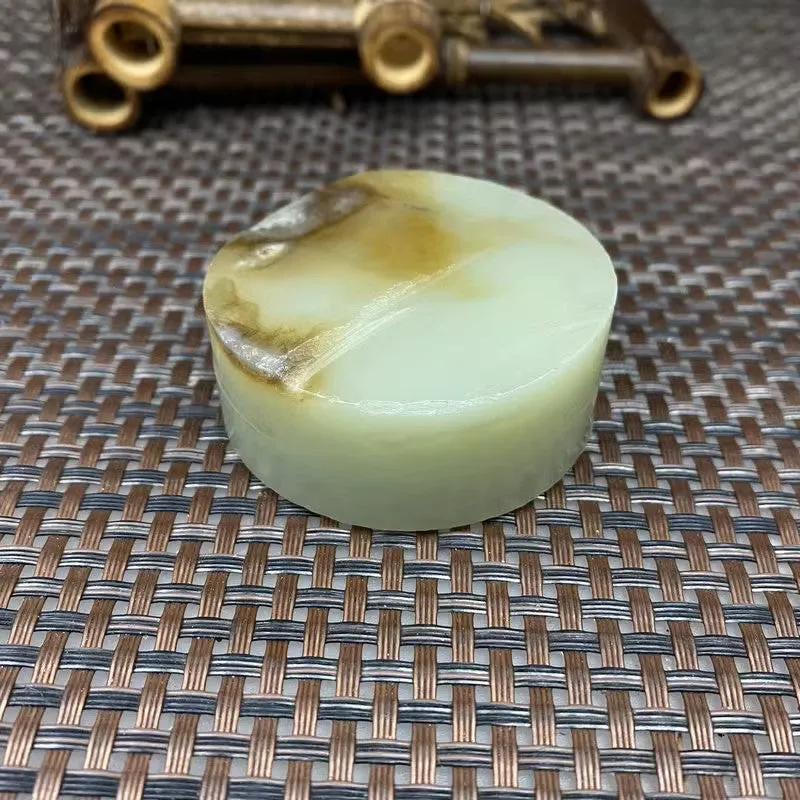 Natural Kunlun Jade Rough Nephrite Raw (136g,5.2X2.1cm)