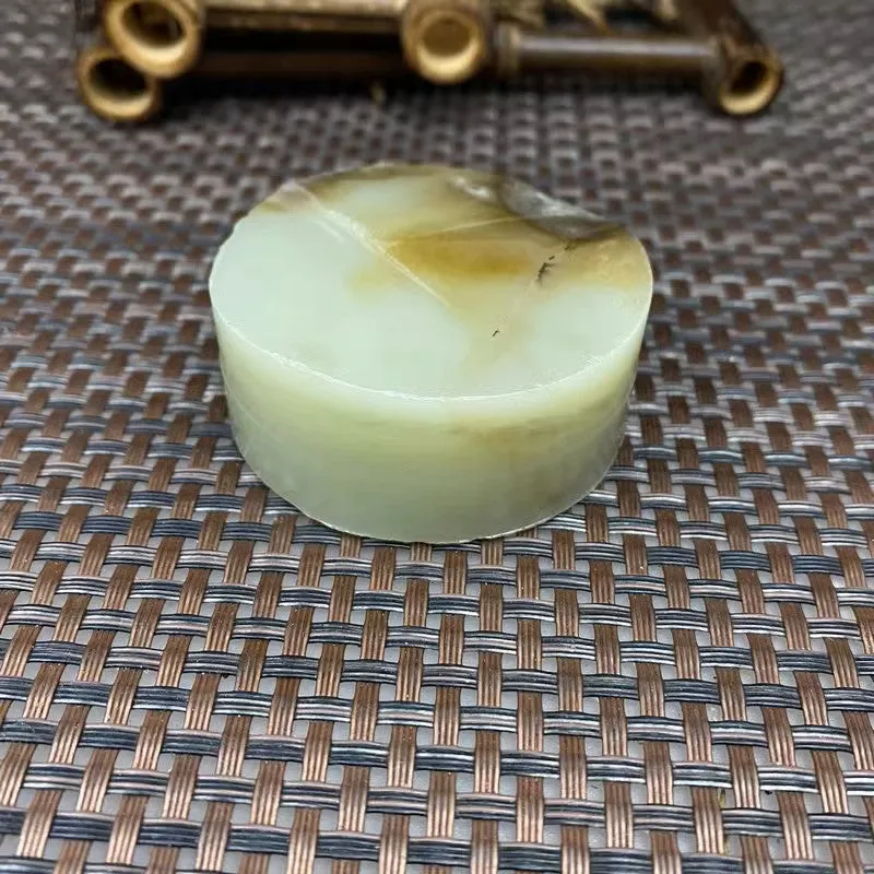 Natural Kunlun Jade Rough Nephrite Raw (136g,5.2X2.1cm)