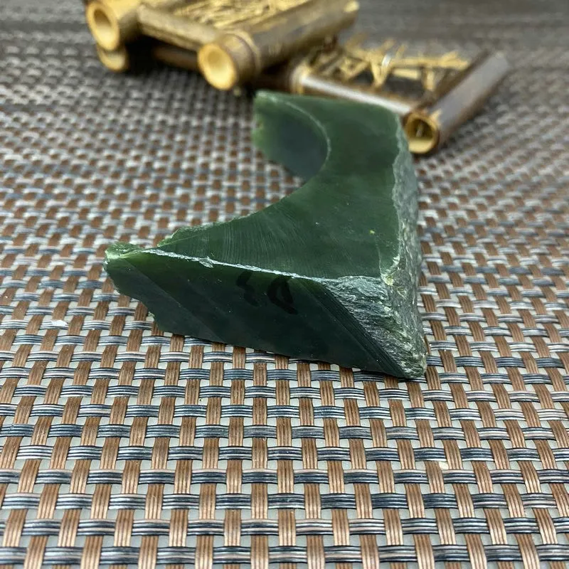 Natural Kunlun Jade Rough Nephrite Raw (157g,8.6X1.9X1.6cm)