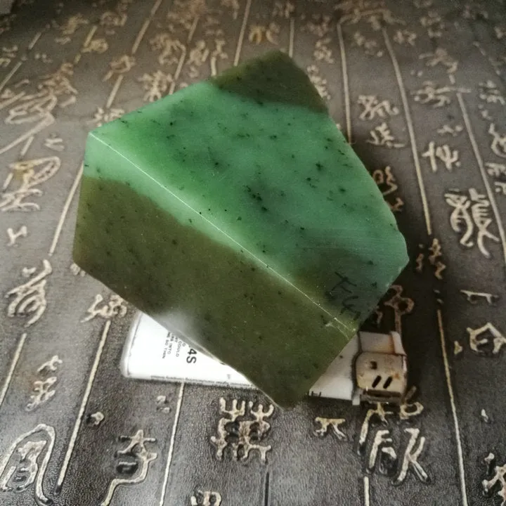 Natural Kunlun Jade Rough Nephrite Raw (594g, 8.5X8X5cm)