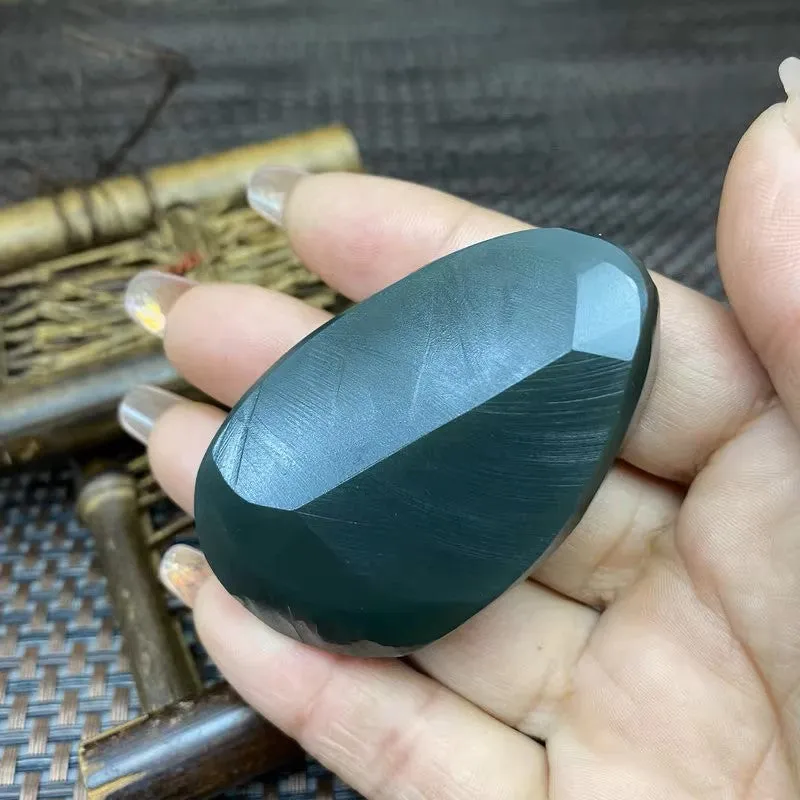 Natural Kunlun Jade Rough Nephrite Raw (65g,5.9X3.5X1.6cm)