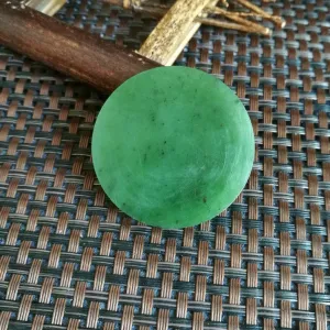 Natural Siberian Jade Rough Nephrite Raw (4X0.6cm)