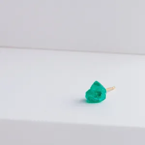 Rough stone emerald stud