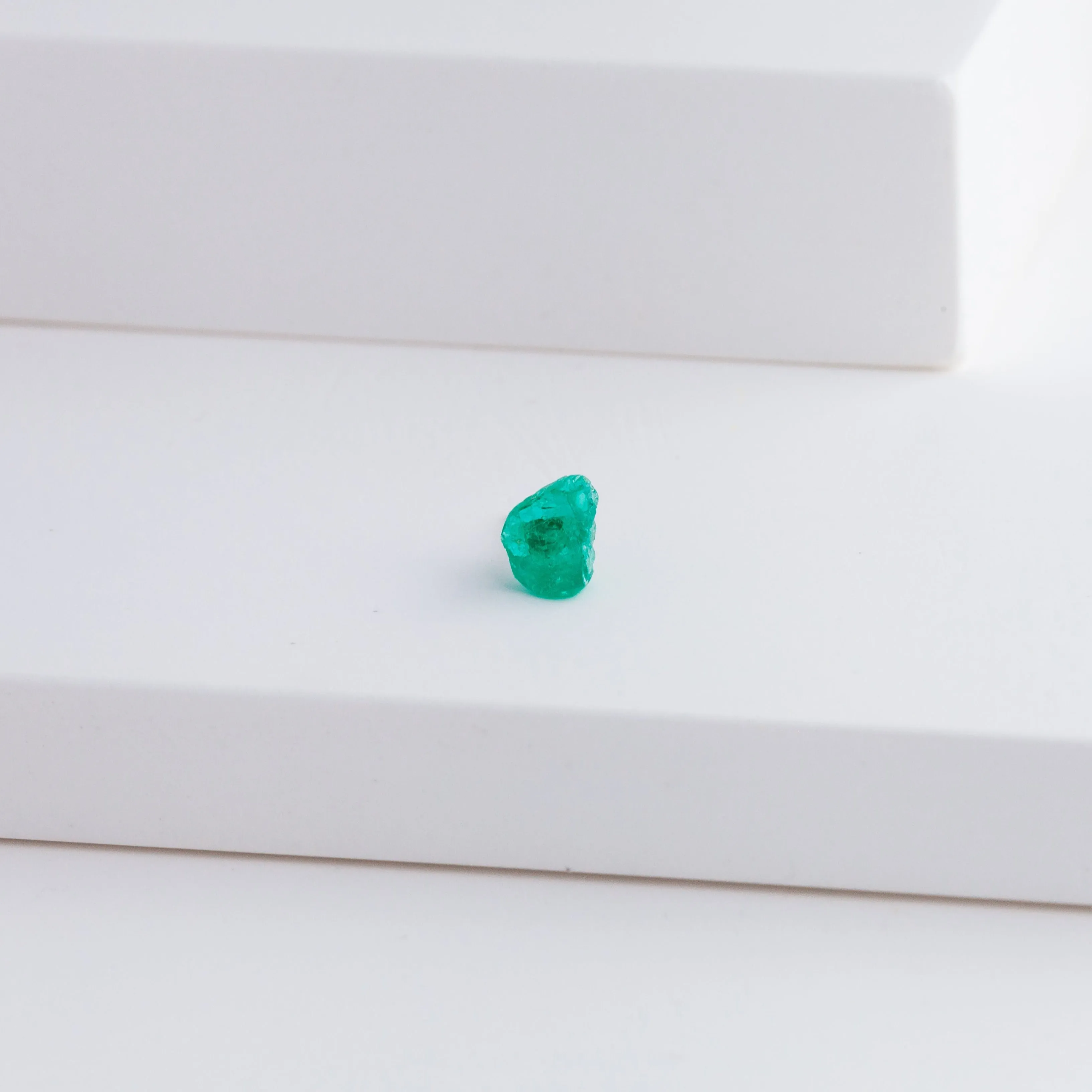 Rough stone emerald stud