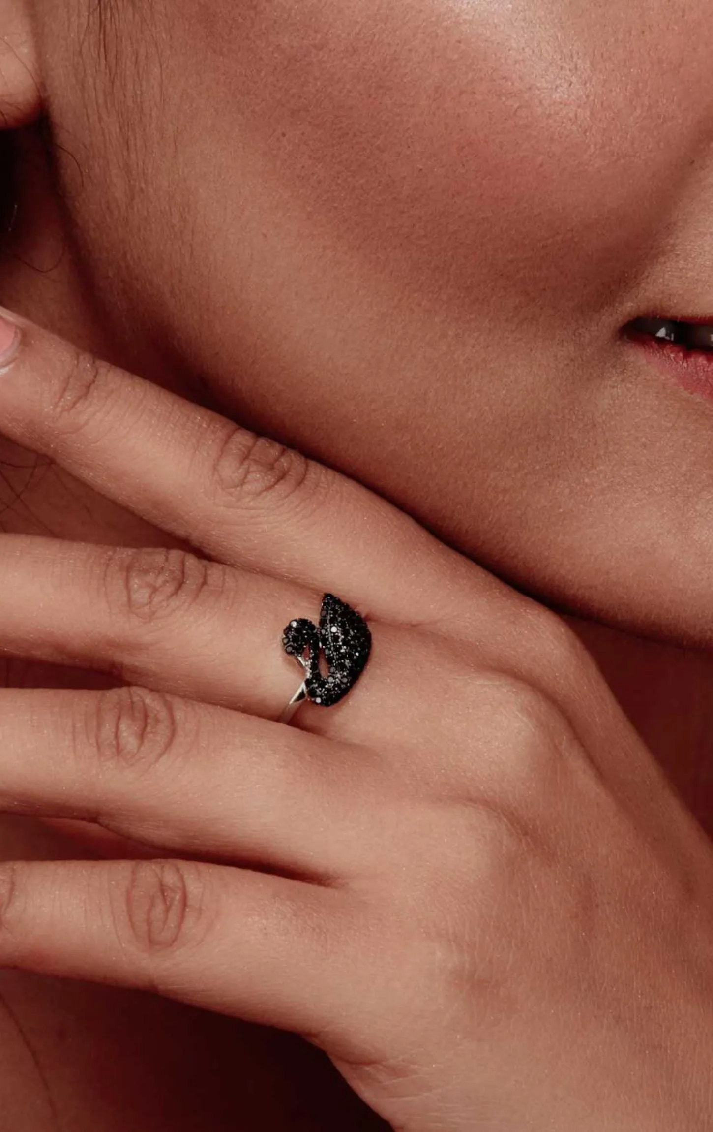 Swan Motif Black Swarovski Zircon Silver Ring