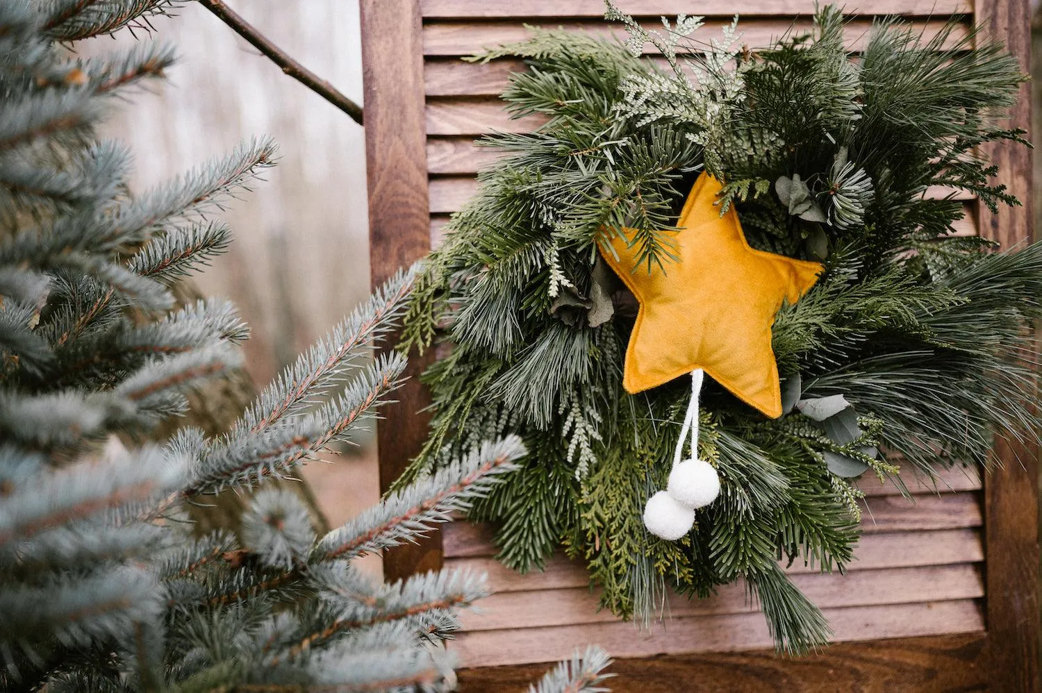 Velvet Star Pendant Yellow | Little star pendant with pompoms