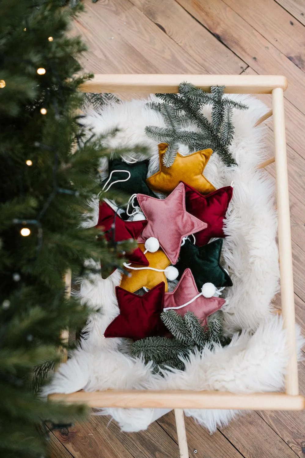 Velvet Star Pendant Yellow | Little star pendant with pompoms